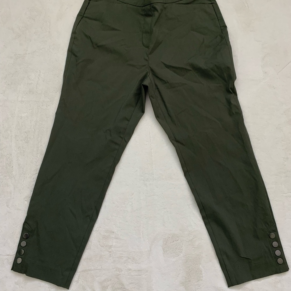 Liz Claiborne, Size 8, Green